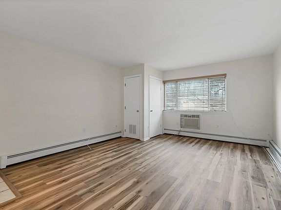 3rd image of 1 Holts Ln Floor 2