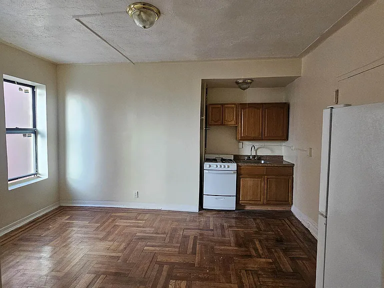 2415 Newkirk Ave #3O — Photo 1
