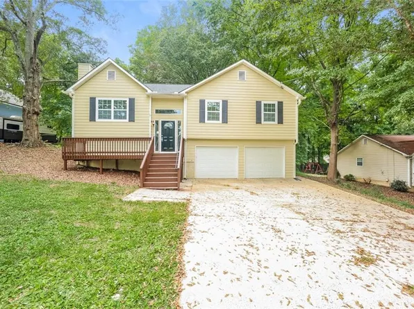 81 Kingswood Club Dr, Dallas, GA 30157