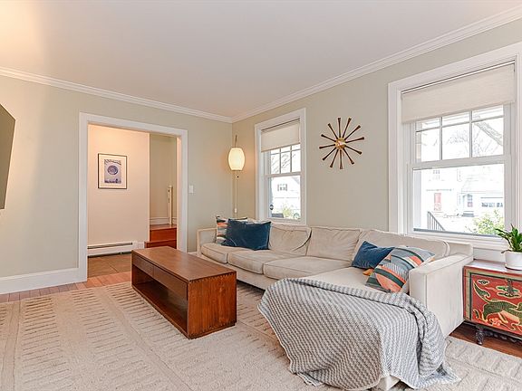 4th image of 8 Damien Rd