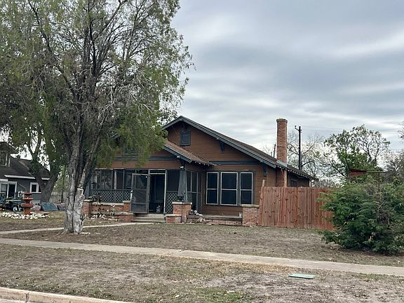 2nd image of 521 E Fordyce Ave