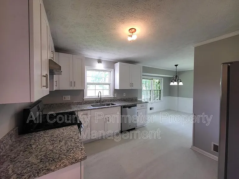 4548 Shallowford Rd — Photo 5