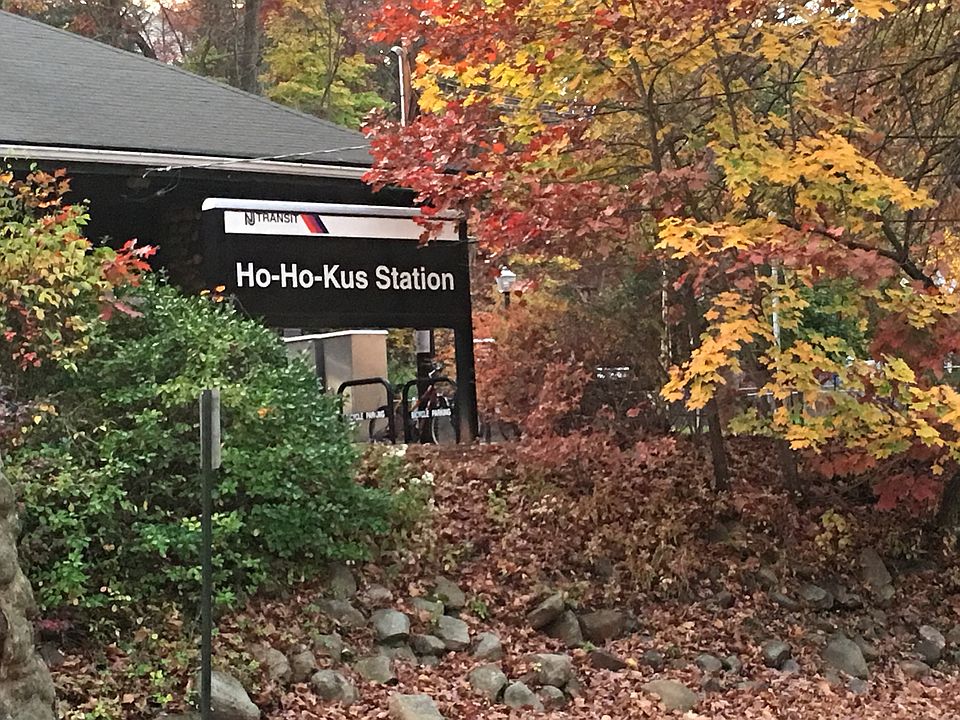 Ho Ho Kus train station