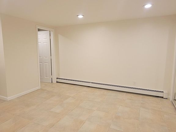 5th image of 480 Emerson Dr #B
