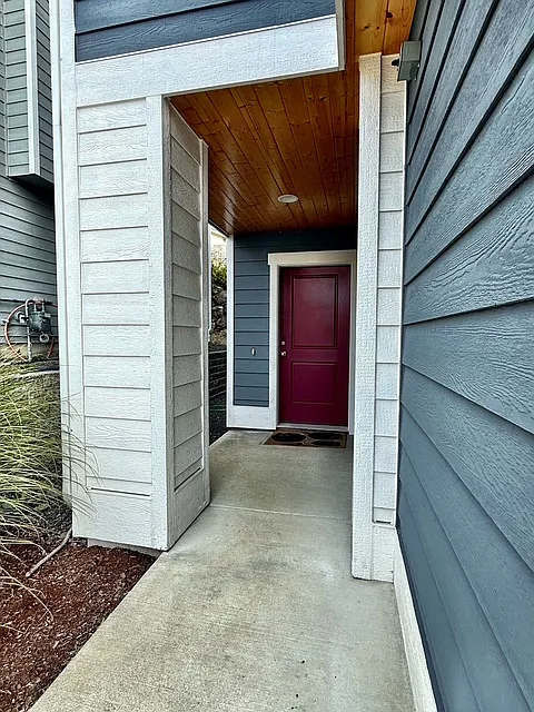 1090 NW Dragonstone Street - 1 — Photo 3