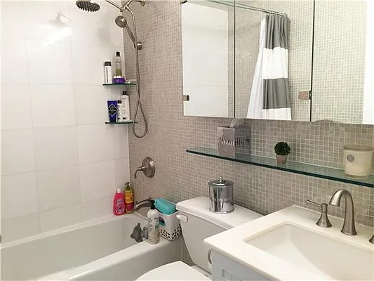 Rented by R New York | media 18