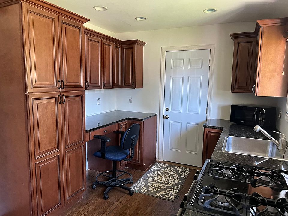 1st image of 10 Chapin Ct