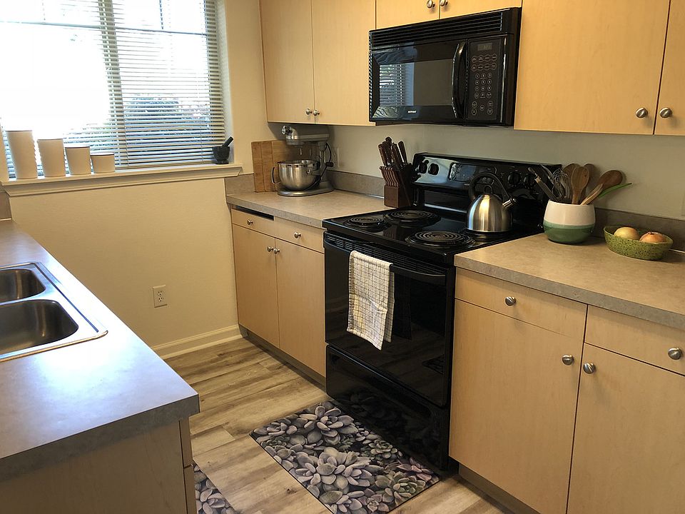 1st image of 233 Sherman St APT 103