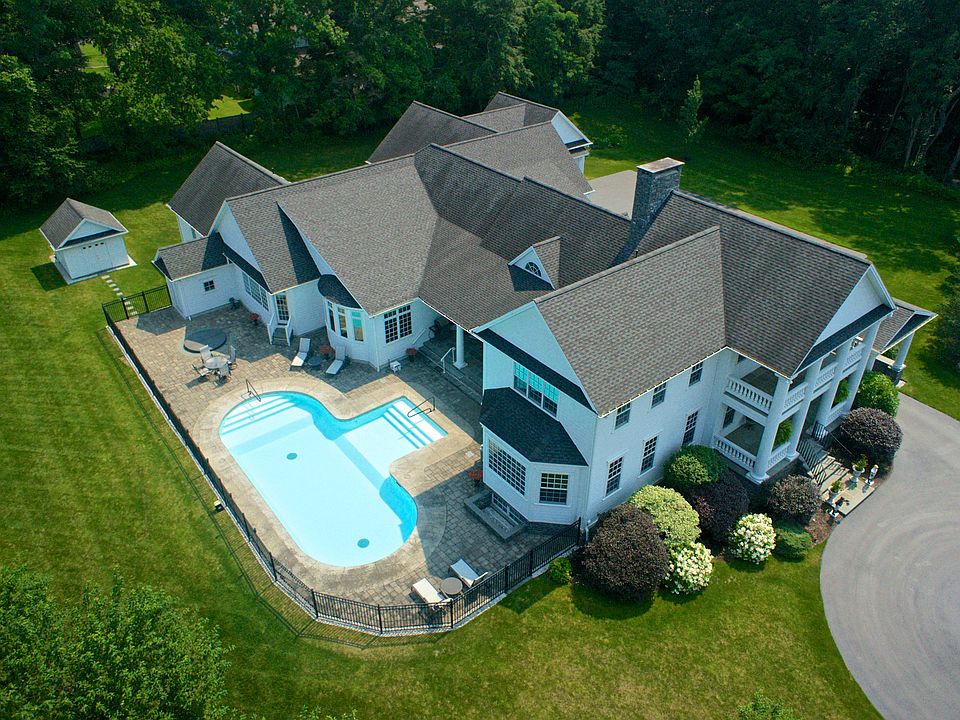 1st image of 8 Campion Ln