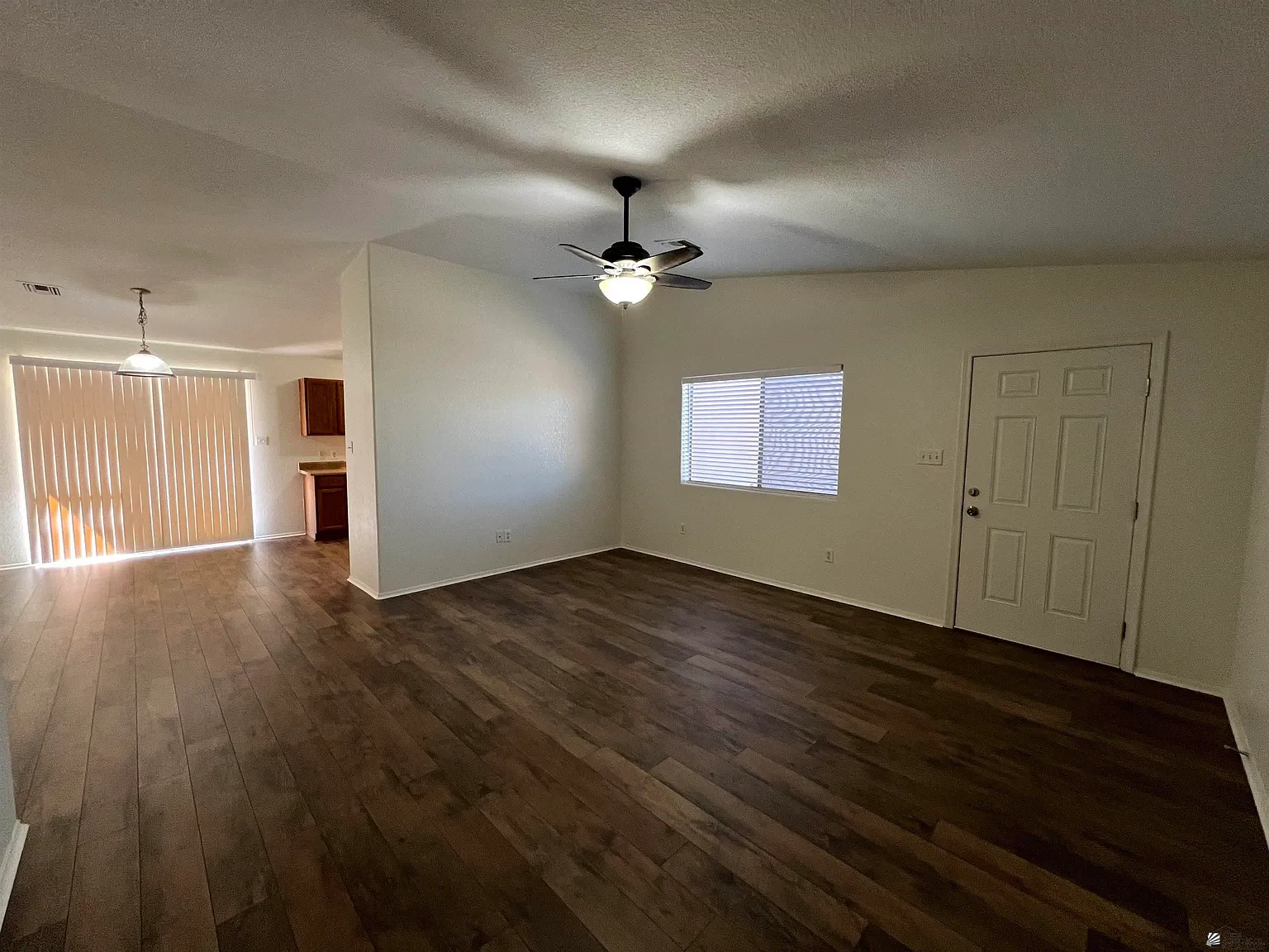 3 bed, 2.0 bath, 1218 sqft, $1,500 — Photo 4