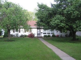 16 Windsor Ln, Fairfield, IL 62837