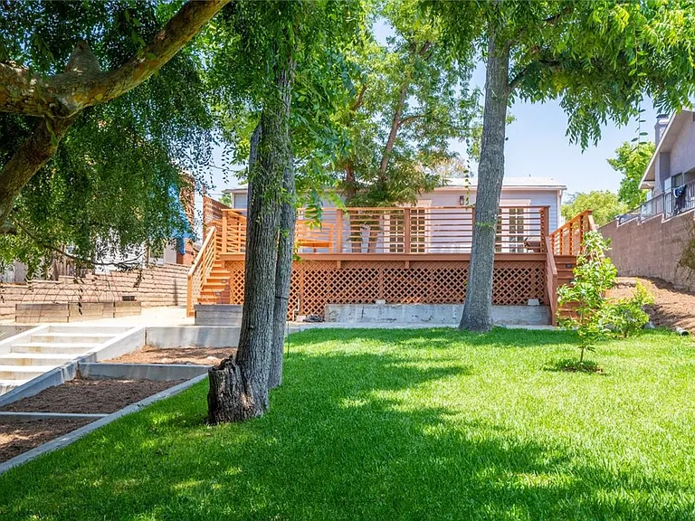 5049 Mount Royal Dr — Photo 23