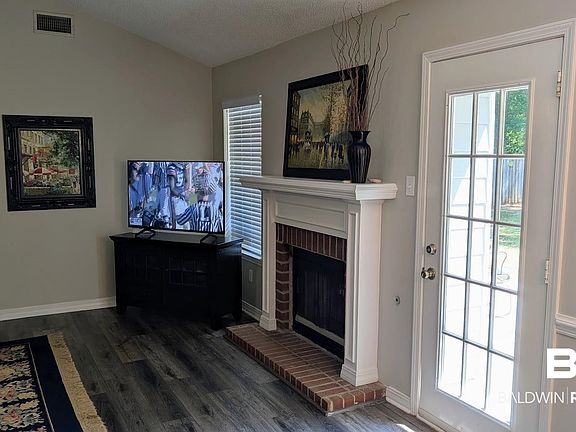 4th image of 1261 Comstock Ct