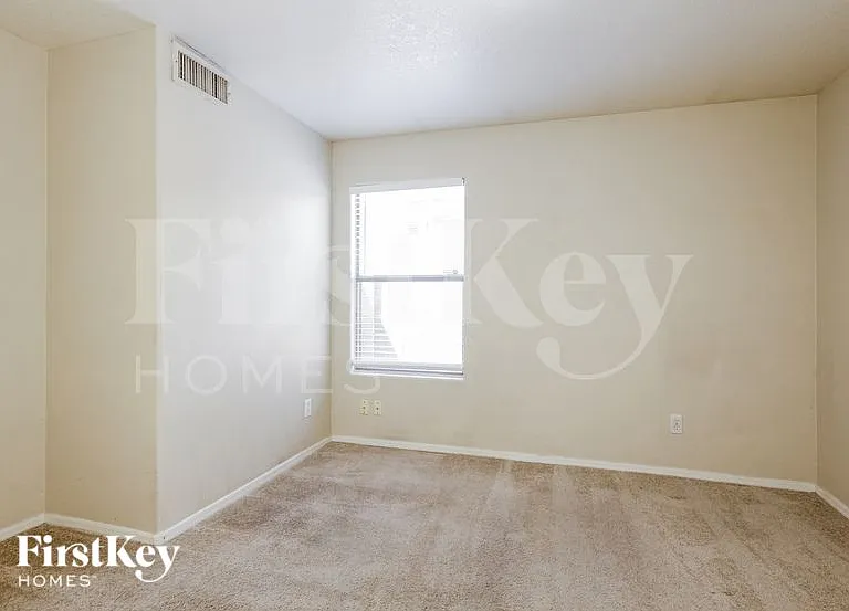 2405 N 128th Dr — Photo 10