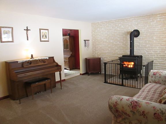 New carpet, one yr old stove