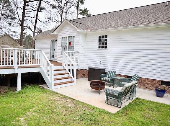 Large entertaining space! 