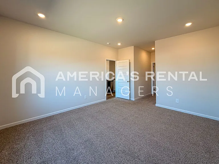 171 Keller Dr — Photo 32