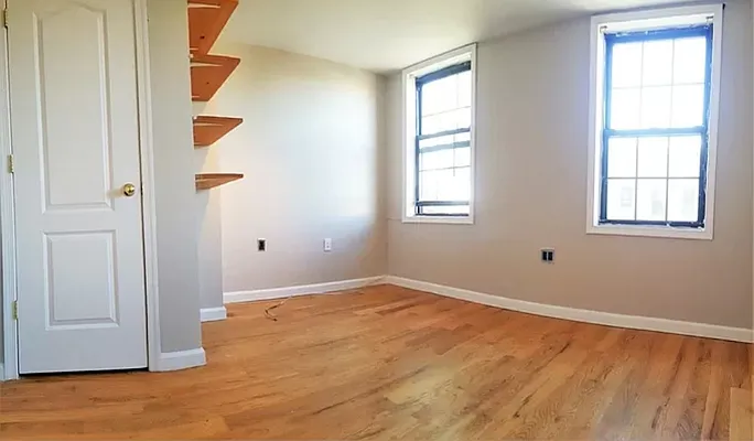 Rented by EXR | media 15