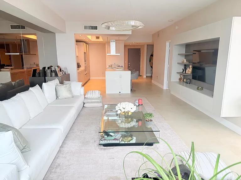 17111 Biscayne Blvd #1006 — Photo 8