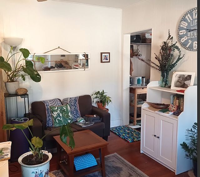 Sitting area next to office