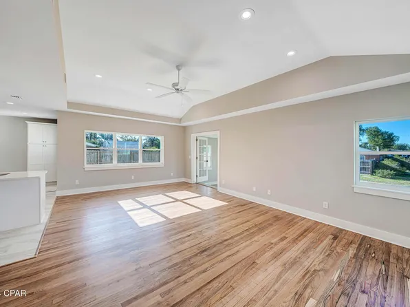 215 S Cove Ln, Panama City, FL 32401