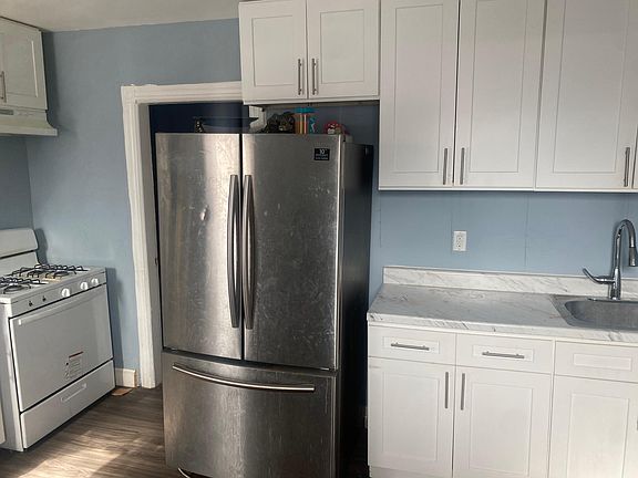 3rd image of 73 Columbia Ave Floor 2