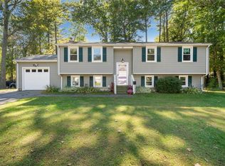22 Nised Dr, North Kingstown, RI 02852