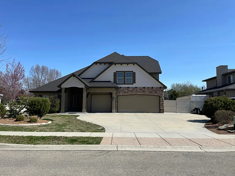 644 N Senora Way — Photo 2