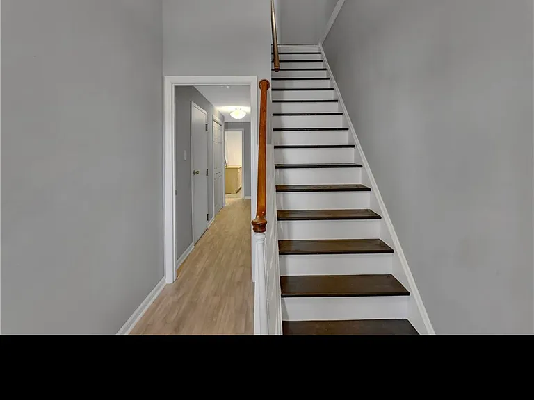 60 Gregory St S — Photo 4