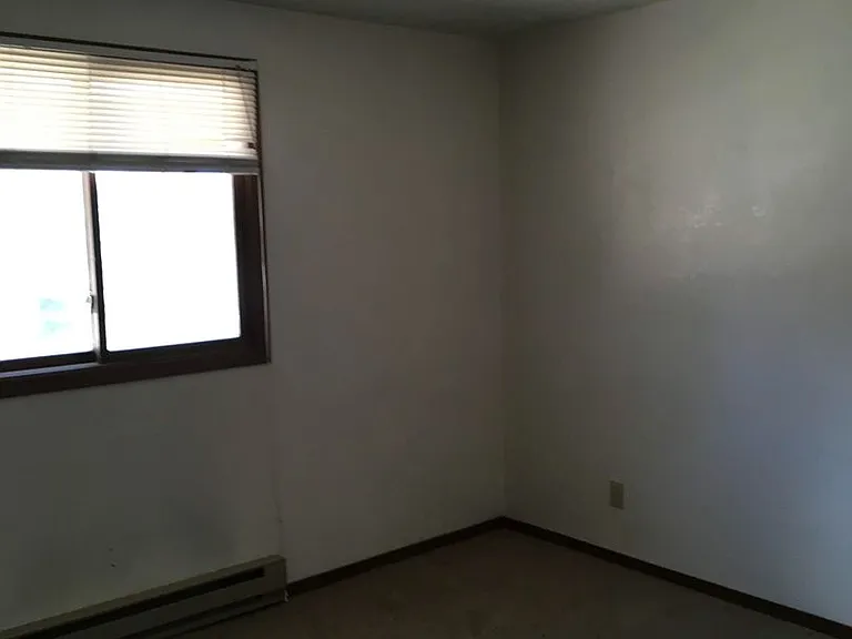 4914-4920 Basswood Dr — Photo 6