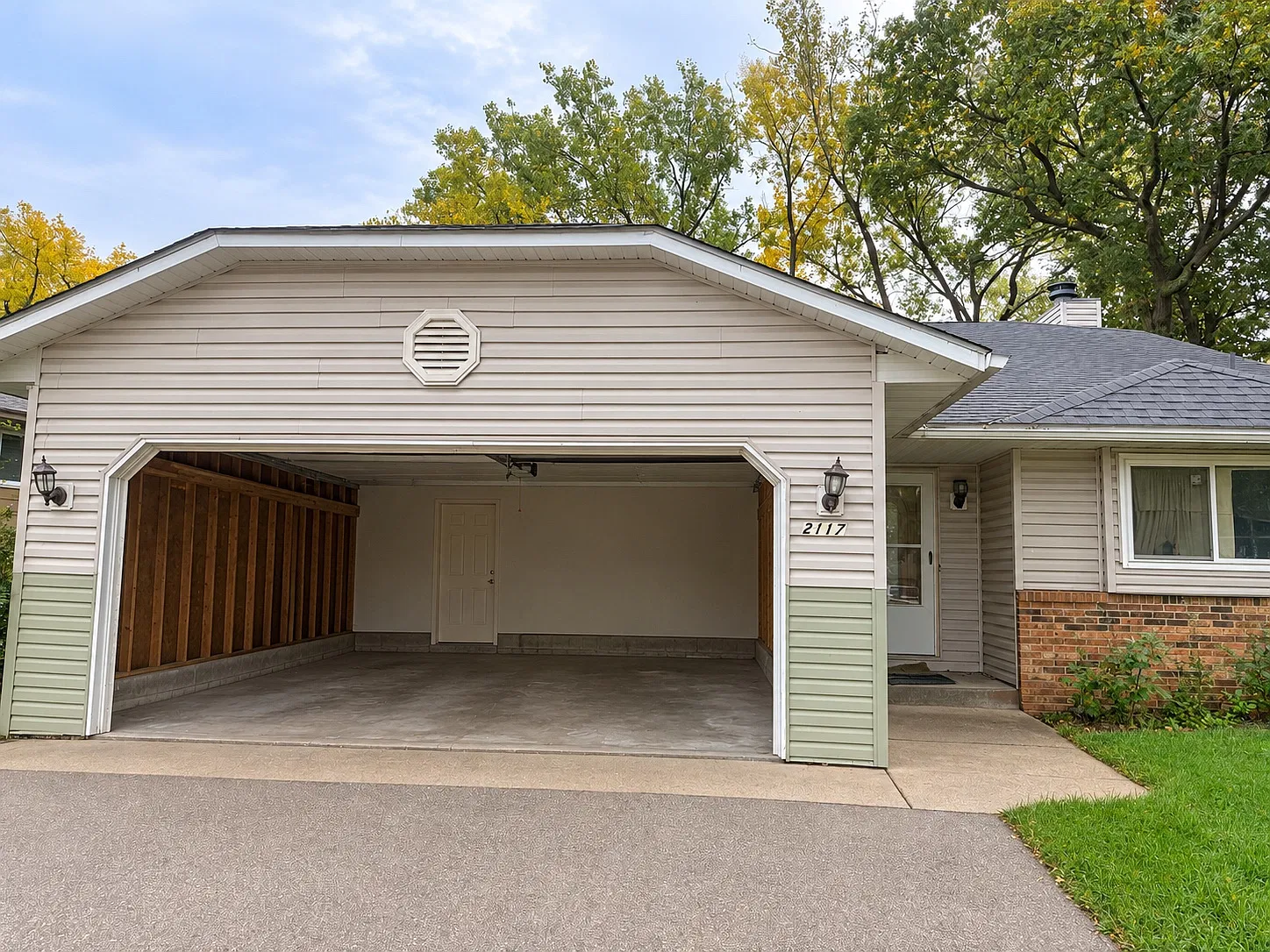 3 bed, 1920 sqft, $2,400 — Photo 1