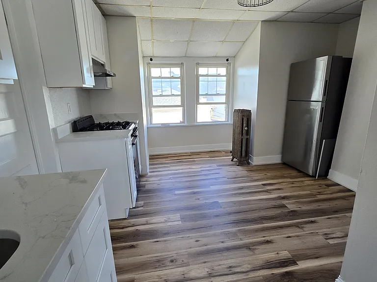 299 Maple St #3 — Photo 3