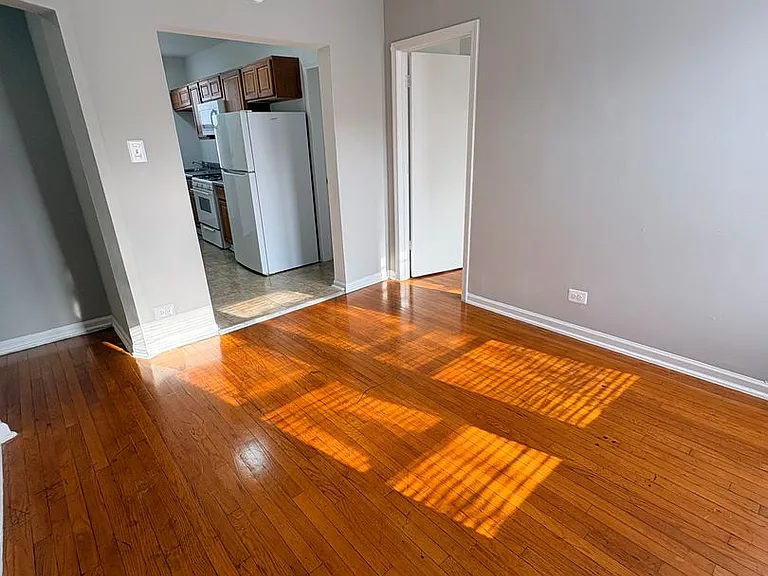 4946 W Adams St — Photo 2