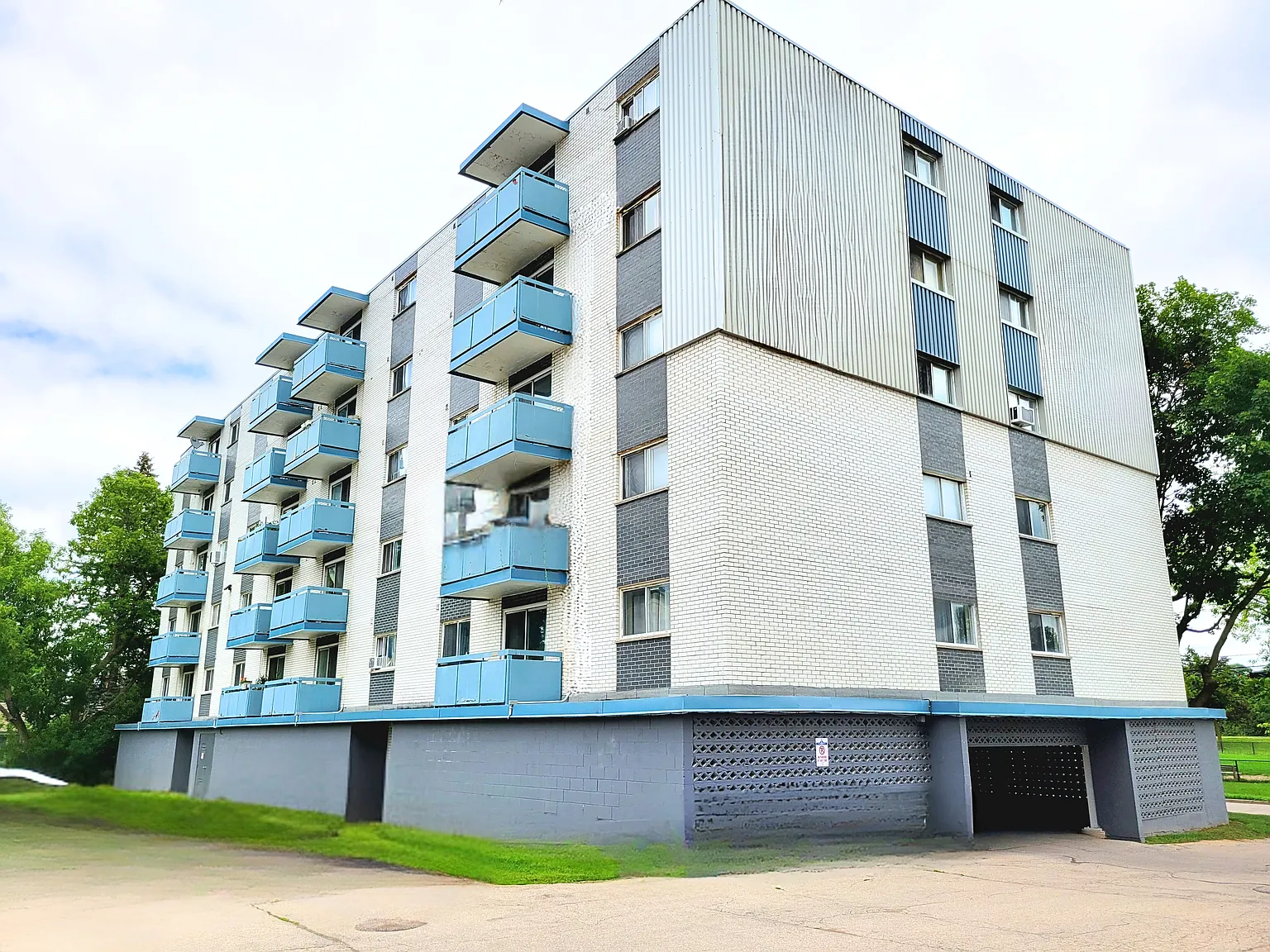 Bristol Park Place Apartments - Choose your rent level - Call for Details - All utilities — Photo 1