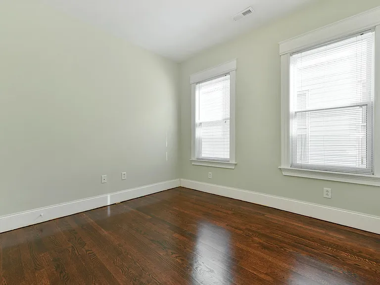 629 E 6th St #3 — Photo 14