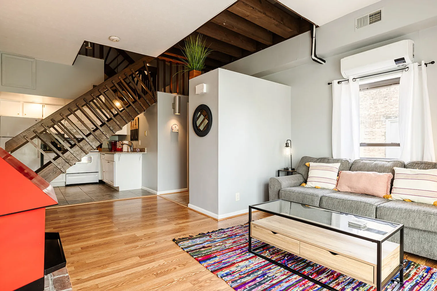 1 bed, 1.0 bath, 699 sqft, $2,107 — Photo 2