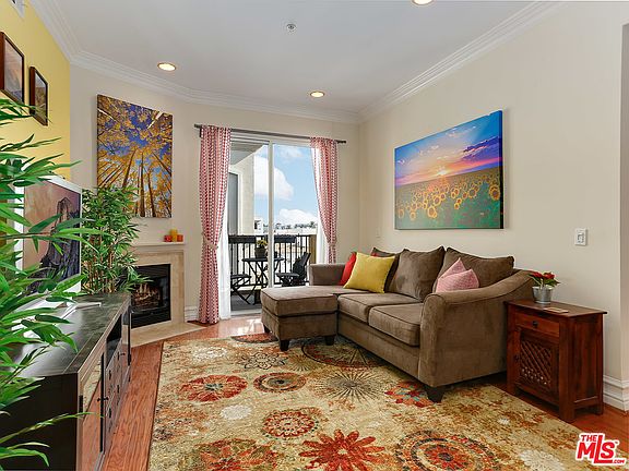2nd image of 850 N Hudson Ave APT 305