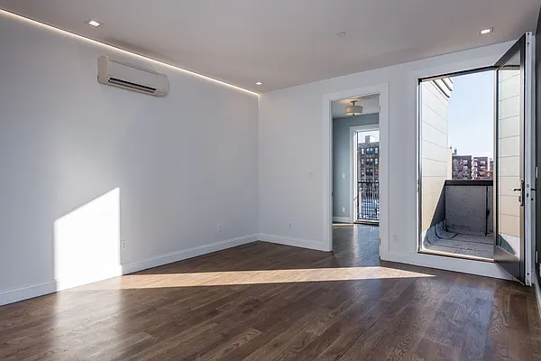 Rented by Nooklyn NYC LLC | media 34