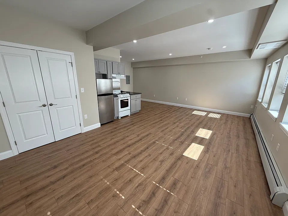 1050 Hancock St #15