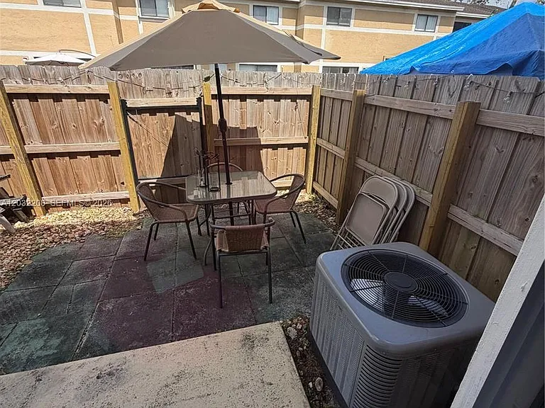 9495 Palm Cir N #9495 — Photo 6