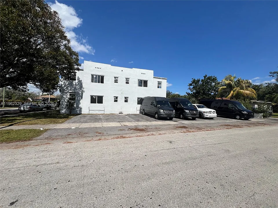1015 S 17th Ave #11
