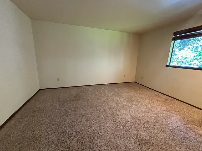 835 NW Huckle Dr #A — Photo 10