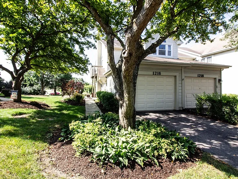1216 Tennyson Ln #1216 — Photo 2