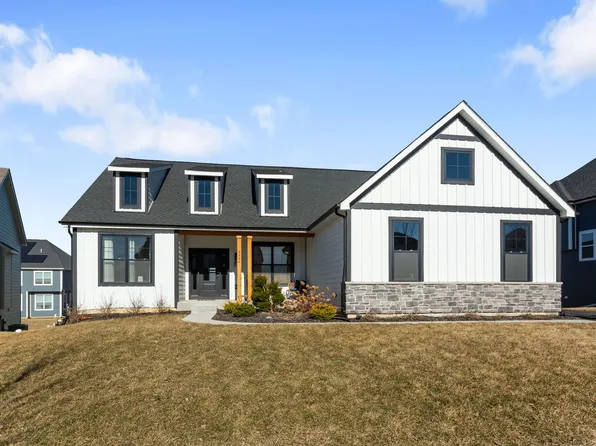 3606 Harmony Cir, Elgin, IL 60124