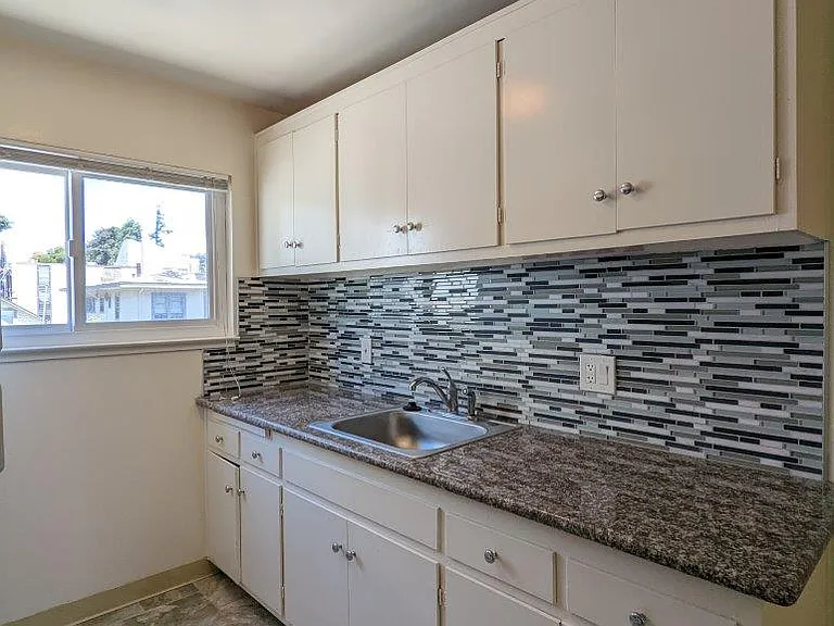 Vanguard Apartments — Photo 16