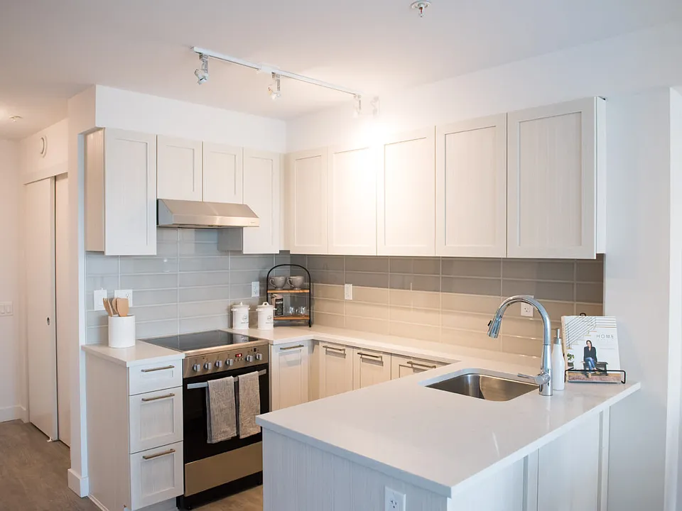 706 E 57th Ave