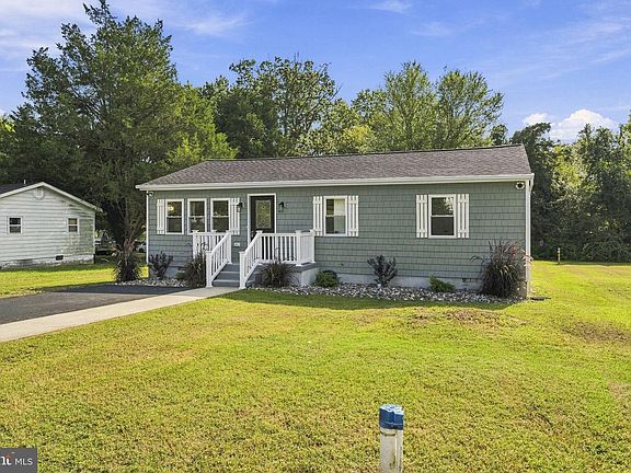 2nd image of 36847 Sandy Ln
