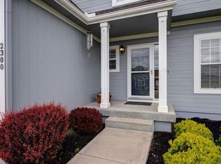 2300 SW Feather Ridge Rd, Lees Summit, MO 64082