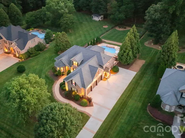 160 Riverchase Ln, Mooresville, NC 28115