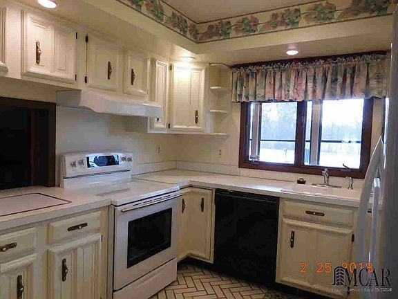 5th image of 15007 Woodpine Dr